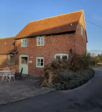 Click Here To Enlarge This Photo Of Kingfisher barn in Abingdon