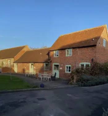 Click Here To Enlarge This Photo Of Kingfisher barn in Abingdon